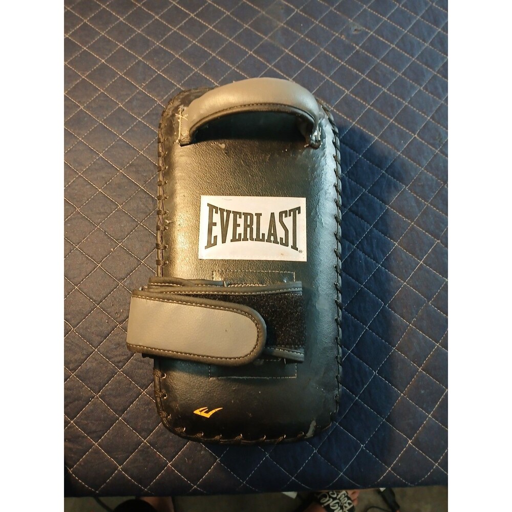 Everlast MMA Muay Thai Pad for Kickboxing Martial Arts Training
